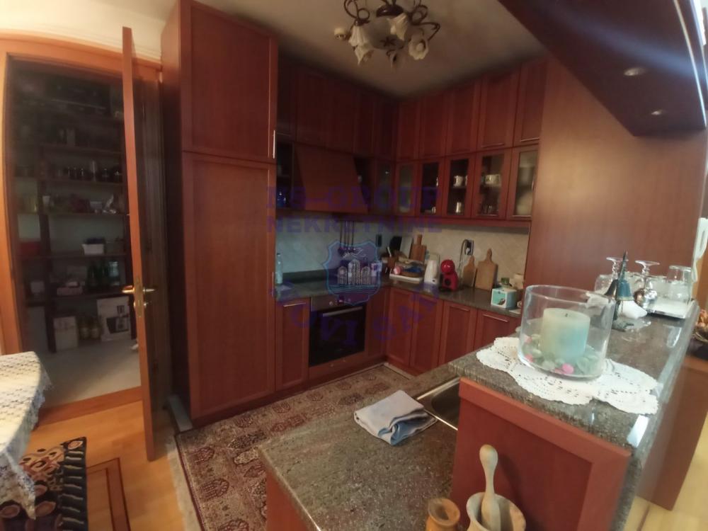 Slika 7 - Šestosoban, 194m2, Bulevar oslobođenja Novi Sad, sa terasom, ima lift