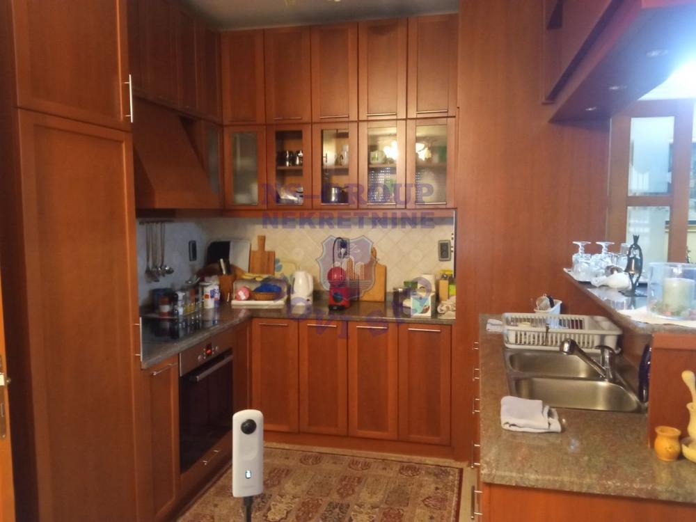 Slika 8 - Šestosoban, 194m2, Bulevar oslobođenja Novi Sad, sa terasom, ima lift