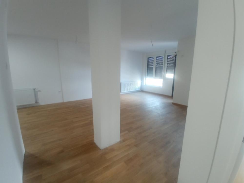 Slika 5 - Četvorosoban, 108m2, ima lift