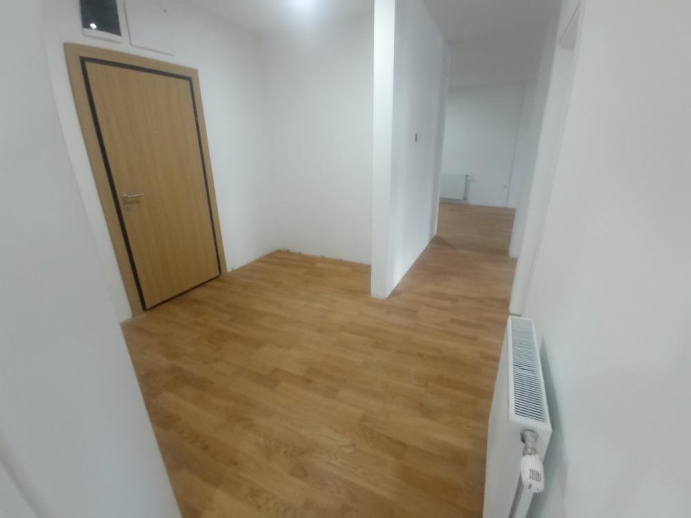 Slika 9 - Četvorosoban, 108m2, ima lift