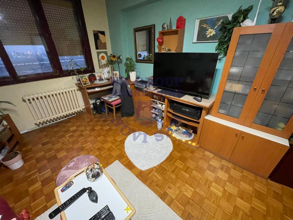 Glavna slika -Dvosoban,odlican strukturno,Detelinara