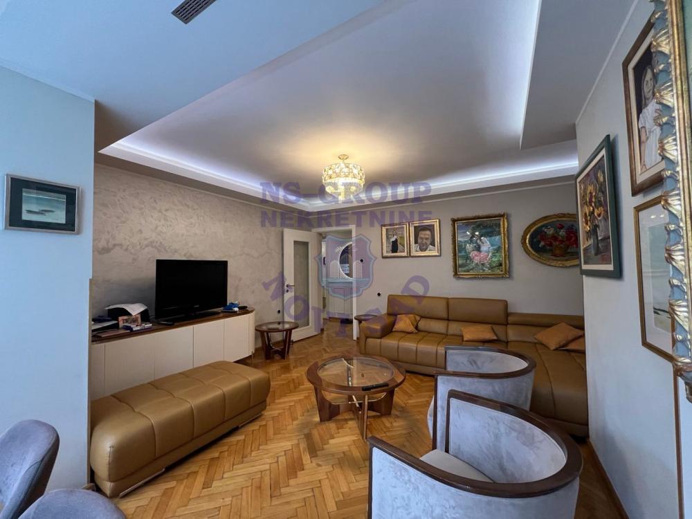 Slika 2 - Trosoban, 85m2, Kej žrtava racije Novi Sad, sa terasom, ima lift