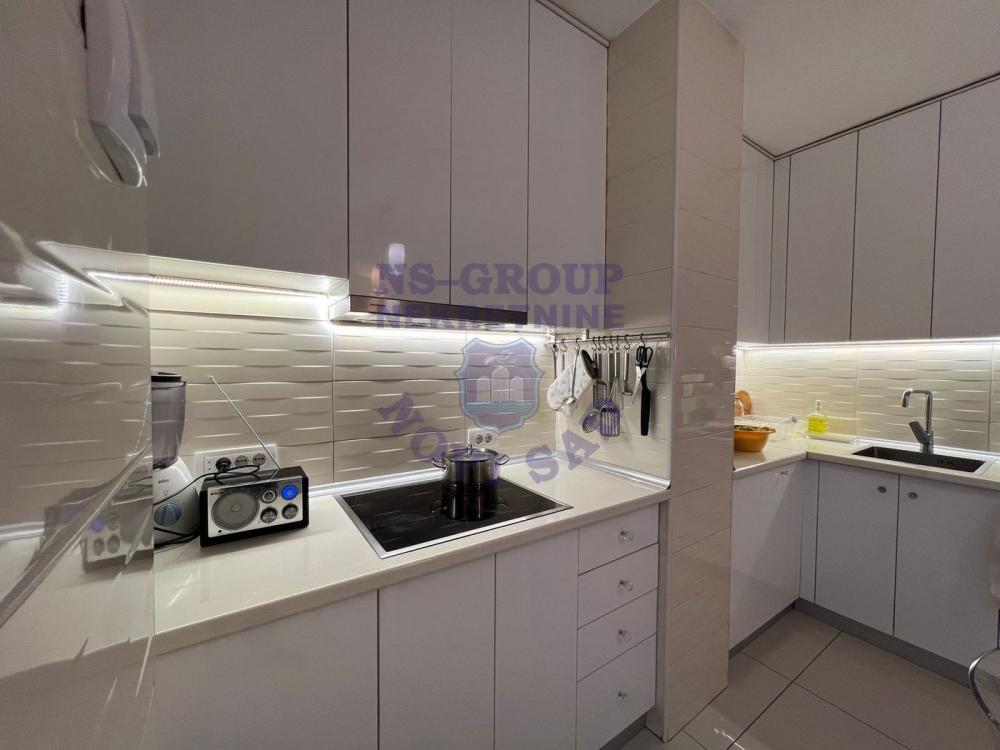 Slika 3 - Trosoban, 85m2, Kej žrtava racije Novi Sad, sa terasom, ima lift