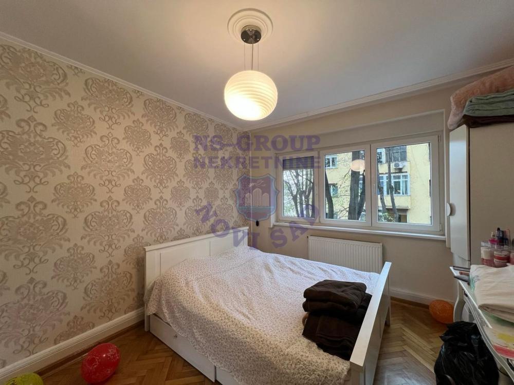 Slika 5 - Trosoban, 85m2, Kej žrtava racije Novi Sad, sa terasom, ima lift