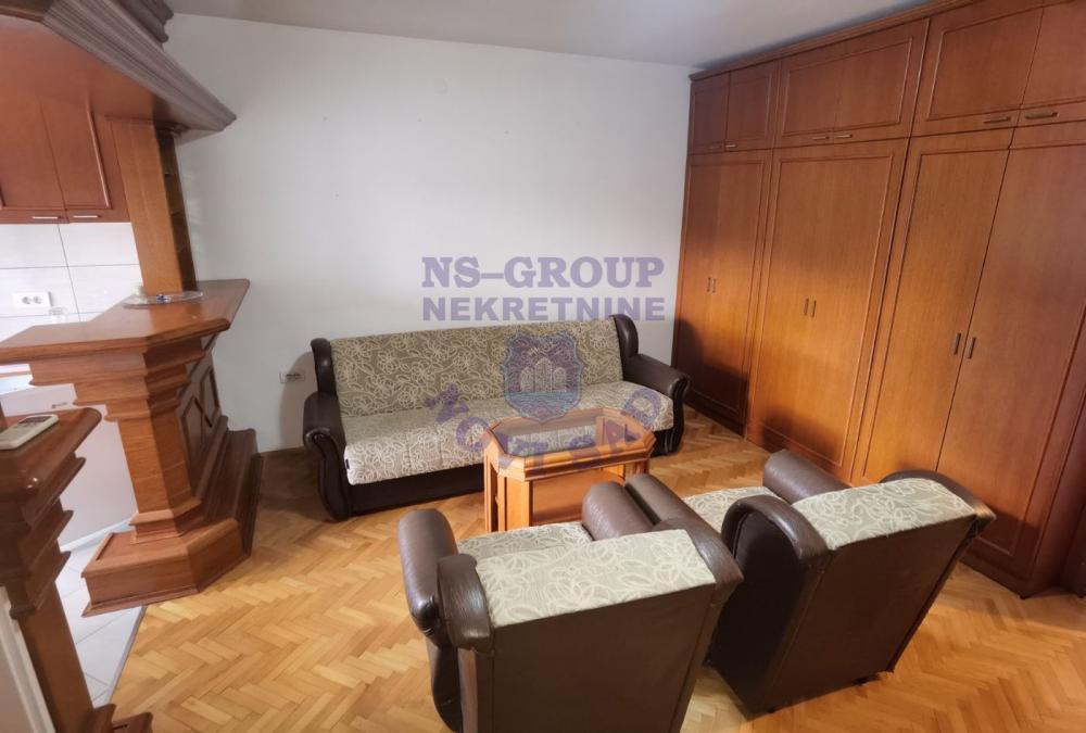 Glavna slika -Stan sa garazom u cara Dusana!