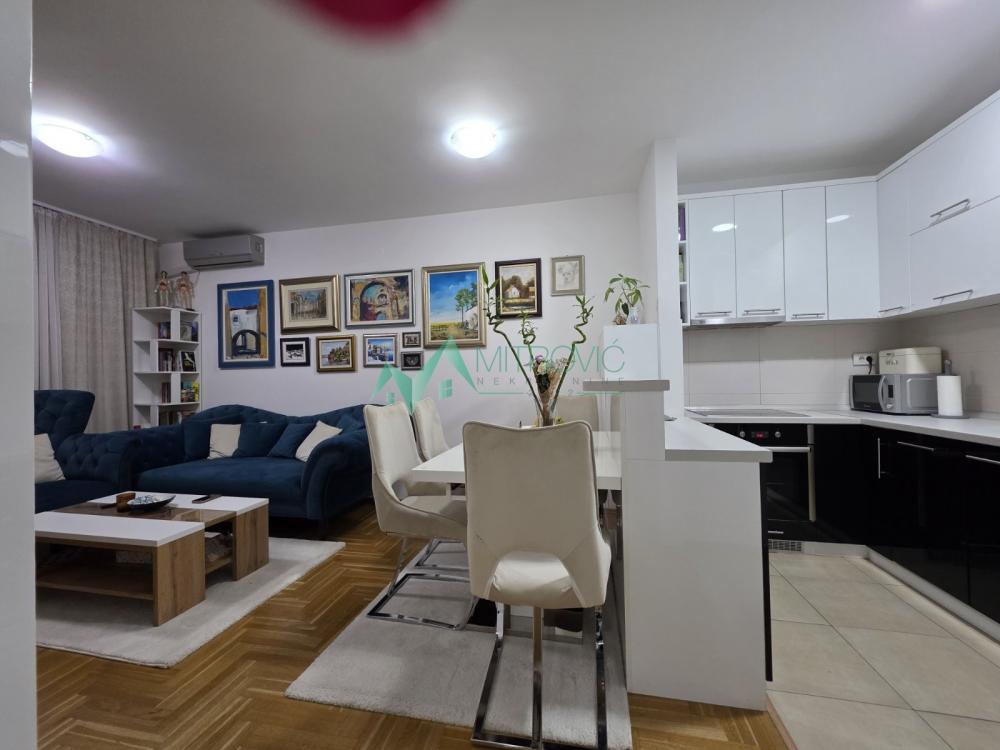 Slika 2 - Nova Detelinara, 55m2 dvoiposoban, sa nameštajem. 