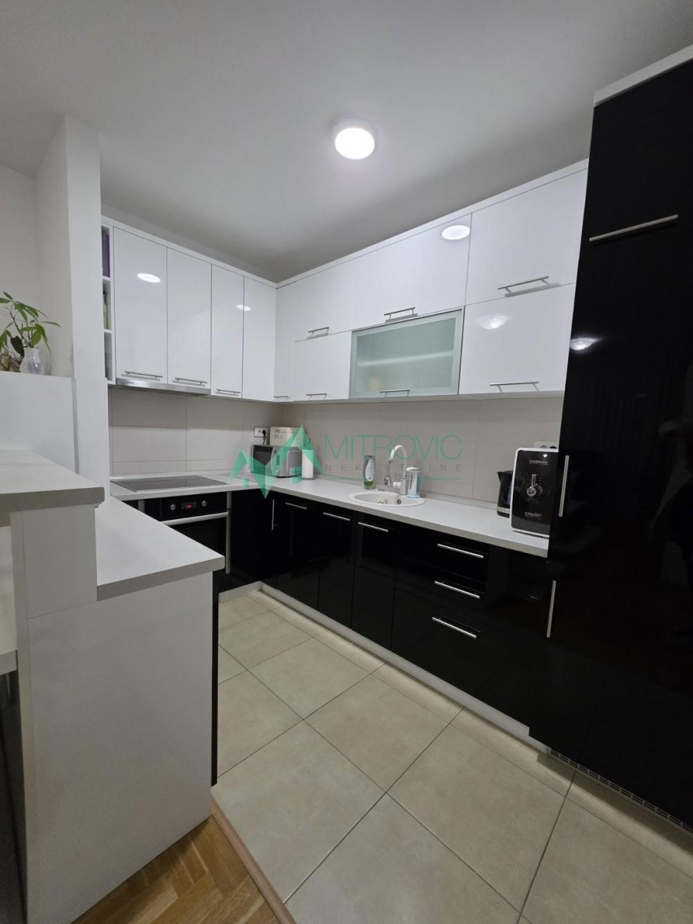 Slika 6 - Nova Detelinara, 55m2 dvoiposoban, sa nameštajem. 