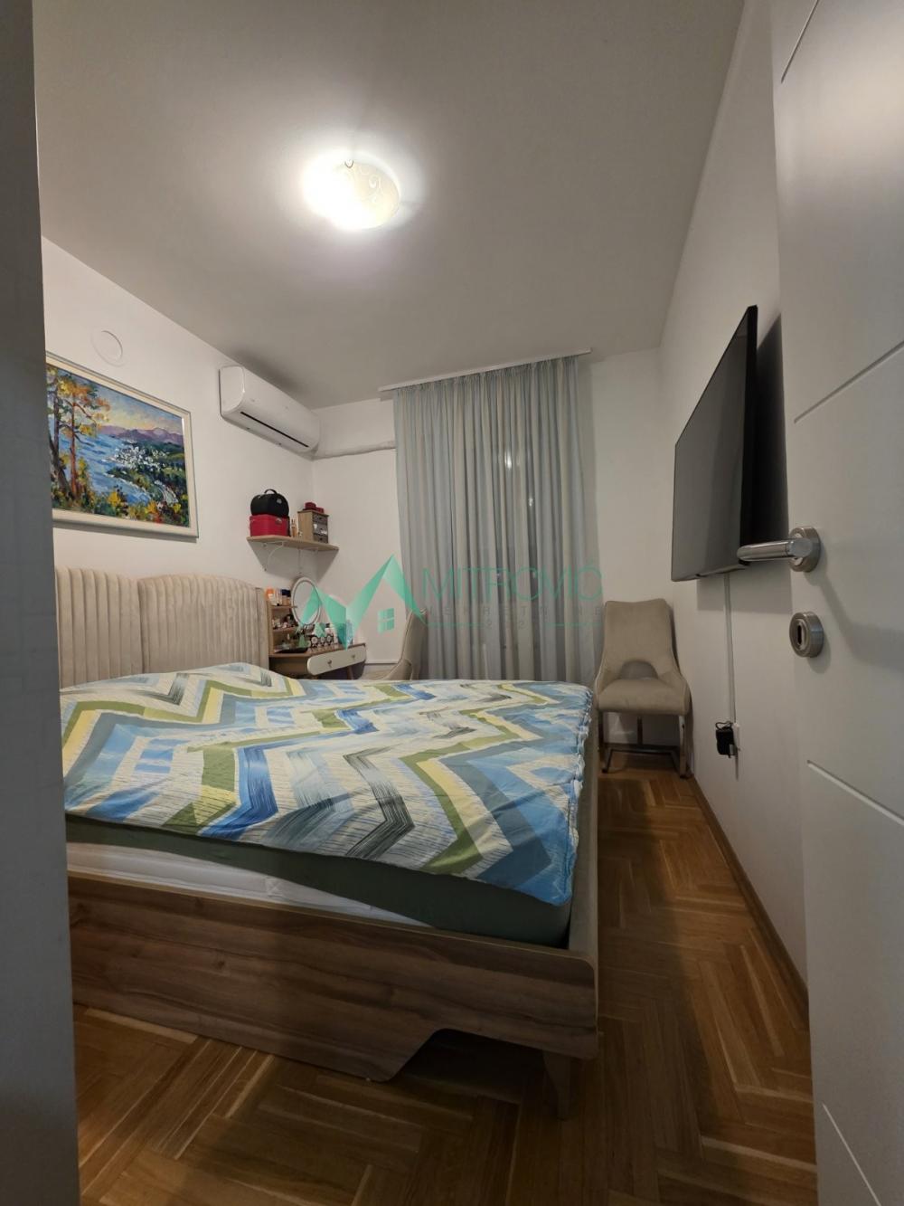 Slika 8 - Nova Detelinara, 55m2 dvoiposoban, sa nameštajem. 