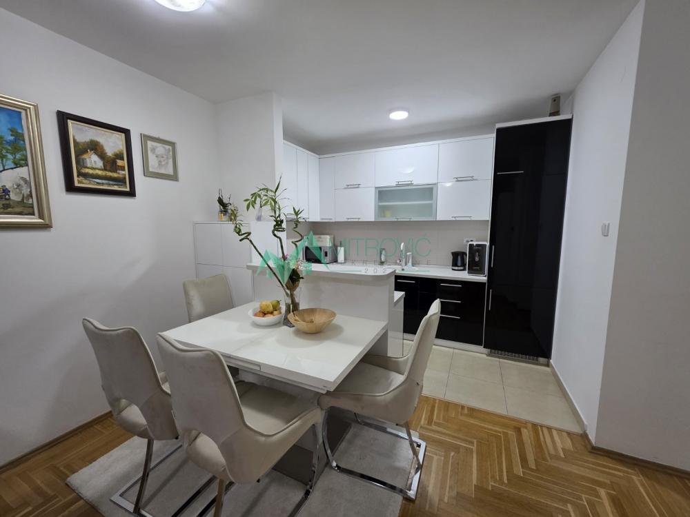 Slika 4 - Nova Detelinara, 55m2 dvoiposoban, sa nameštajem. 