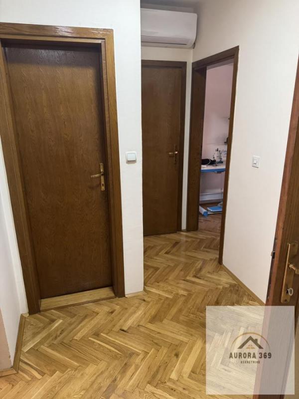 Slika 4 - PRODAJE SE TROSOBAN KOMFORAN STAN U NOVOM SADU- NOVO NASELJE