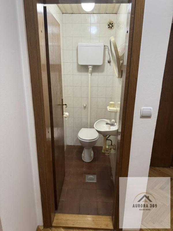 Slika 8 - PRODAJE SE TROSOBAN KOMFORAN STAN U NOVOM SADU- NOVO NASELJE