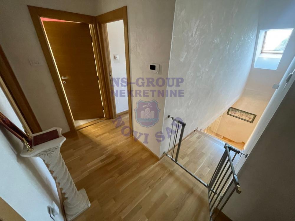 Slika 6 - Na prodaju odlican cetvorosoban stan na Novoj Detelinari!