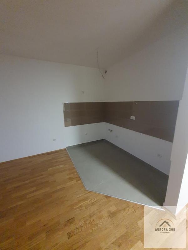 Slika 2 - MIŠELUK, PETROVARADIN, NOVI SAD. NOV, USELJIV, DVOIPOSOBAN 58m2