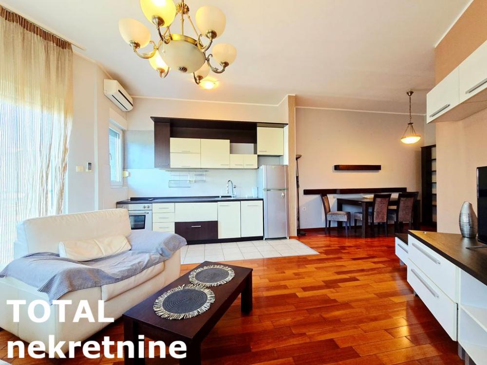 Slika 2 - Stan,NOVI SAD,BULEVAR EVROPE,kv: 67.00, € 185000, ID: 1101782