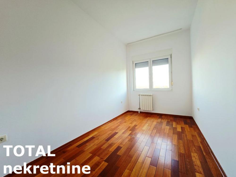 Slika 8 - Stan,NOVI SAD,BULEVAR EVROPE,kv: 67.00, € 185000, ID: 1101782