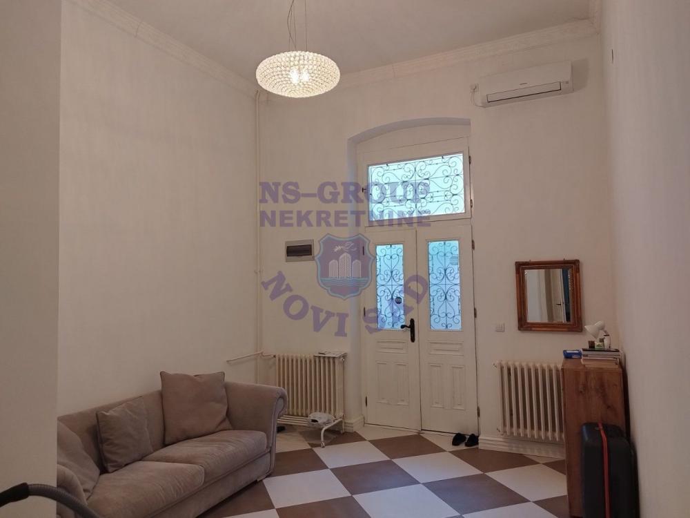 Slika 4 - Salonski u pešačkoj zoni!