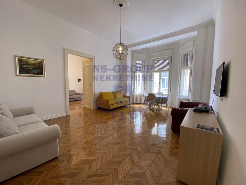 Glavna slika -Salonski u pešačkoj zoni!