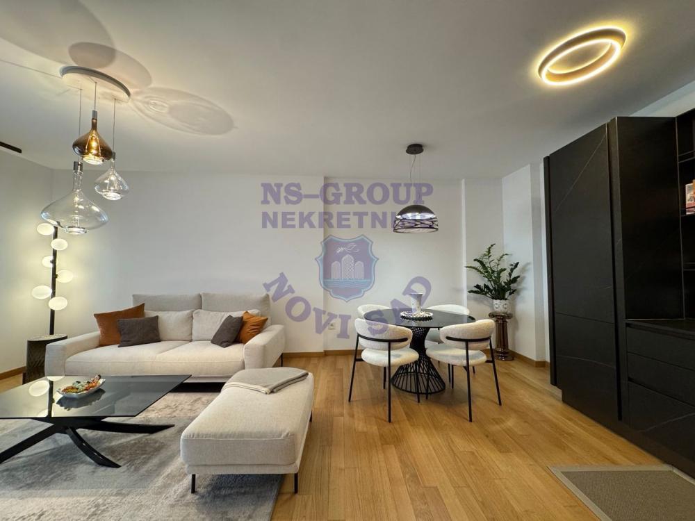 Slika 2 - Trosoban, 64m2, Bulevar oslobođenja Novi Sad, sa terasom, ima lift