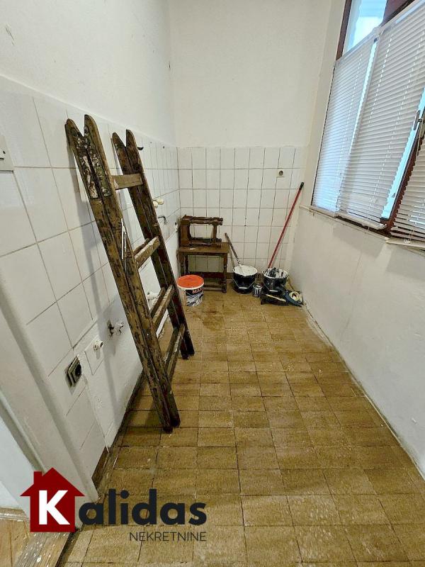 Slika 3 - Stan,NOVI SAD,CENTAR,kv: 21, € 75190, ID: 1008311