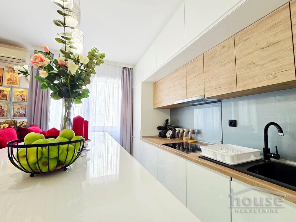 Slika 10 - Stan,NOVI SAD,BULEVAR EVROPE,kv: 79.00, € 180000, ID: 1064925