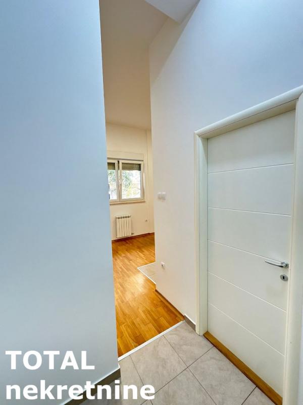 Slika 4 - Stan,NOVI SAD,CENTAR,kv: 23.00, € 80000, ID: 1101796