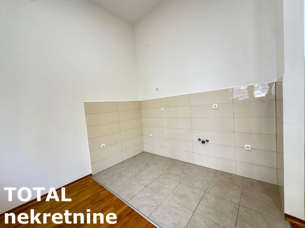 Slika 3 - Stan,NOVI SAD,CENTAR,kv: 23.00, € 80000, ID: 1101796