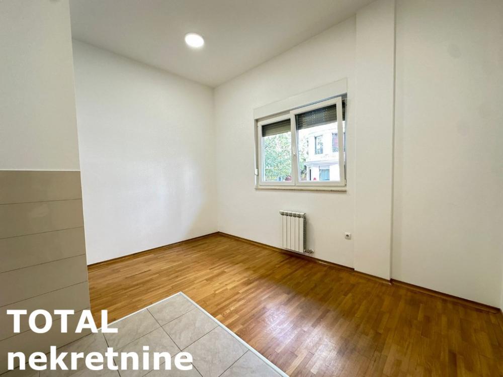 Slika 2 - Stan,NOVI SAD,CENTAR,kv: 23.00, € 80000, ID: 1101796