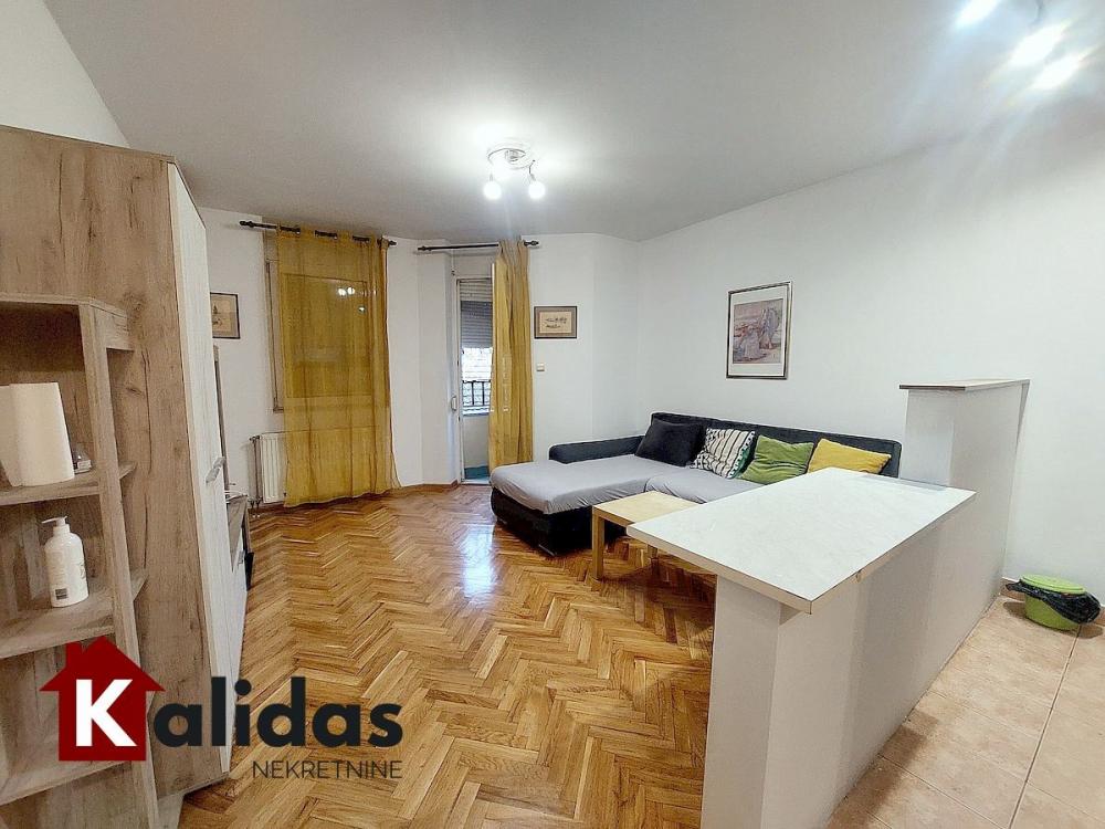 Slika 3 - Stan,NOVI SAD,BULEVAR,kv: 26, € 87550, ID: 1008312