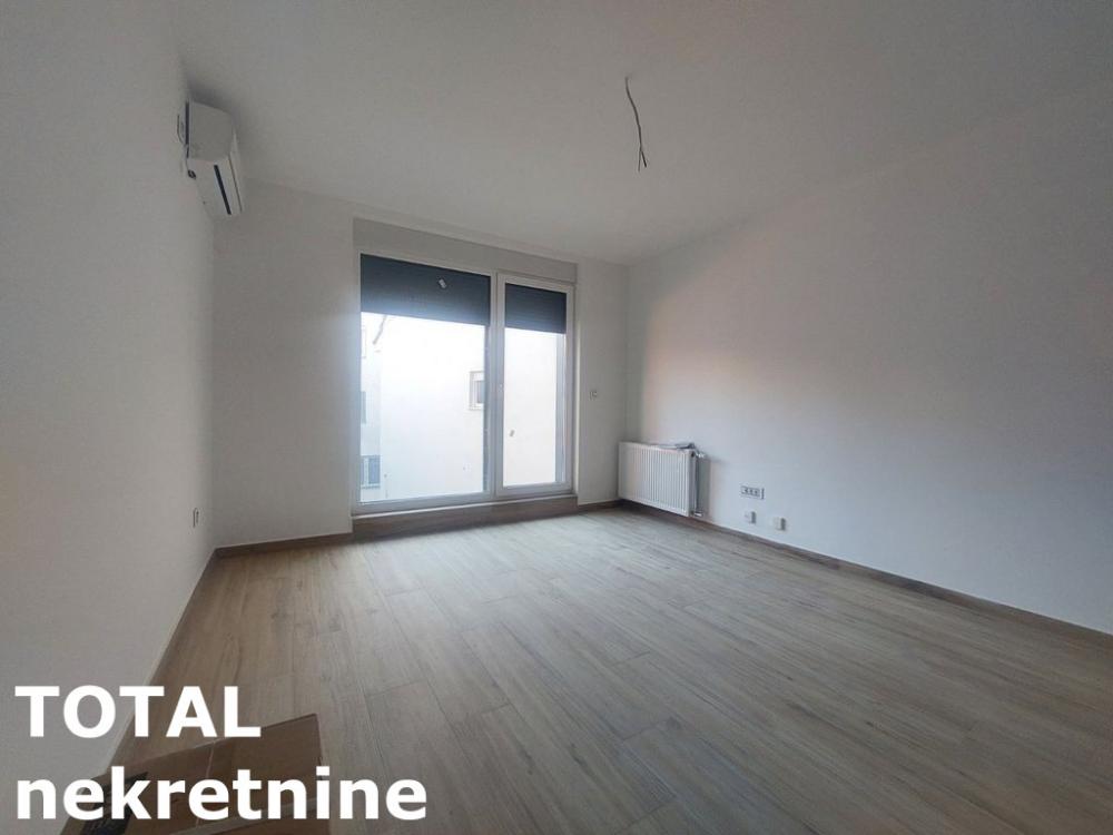 Slika 2 - Stan,NOVI SAD,CENTAR,kv: 24.00, € 103000, ID: 1101803