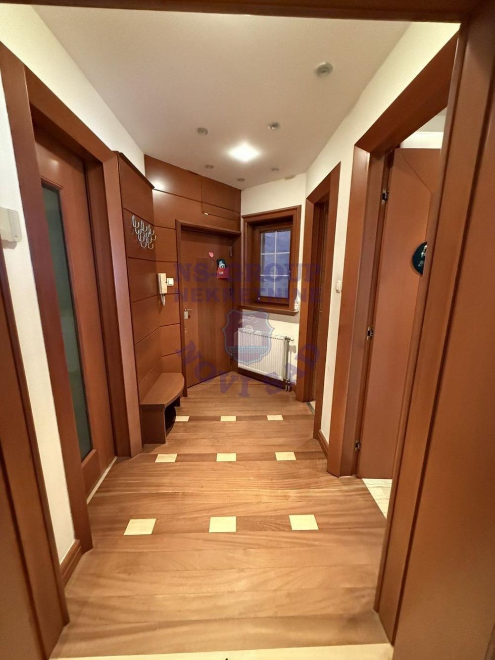 Slika 1 - Četvorosoban, 122m2, Spens Novi Sad Novi Sad, sa terasom, ima lift