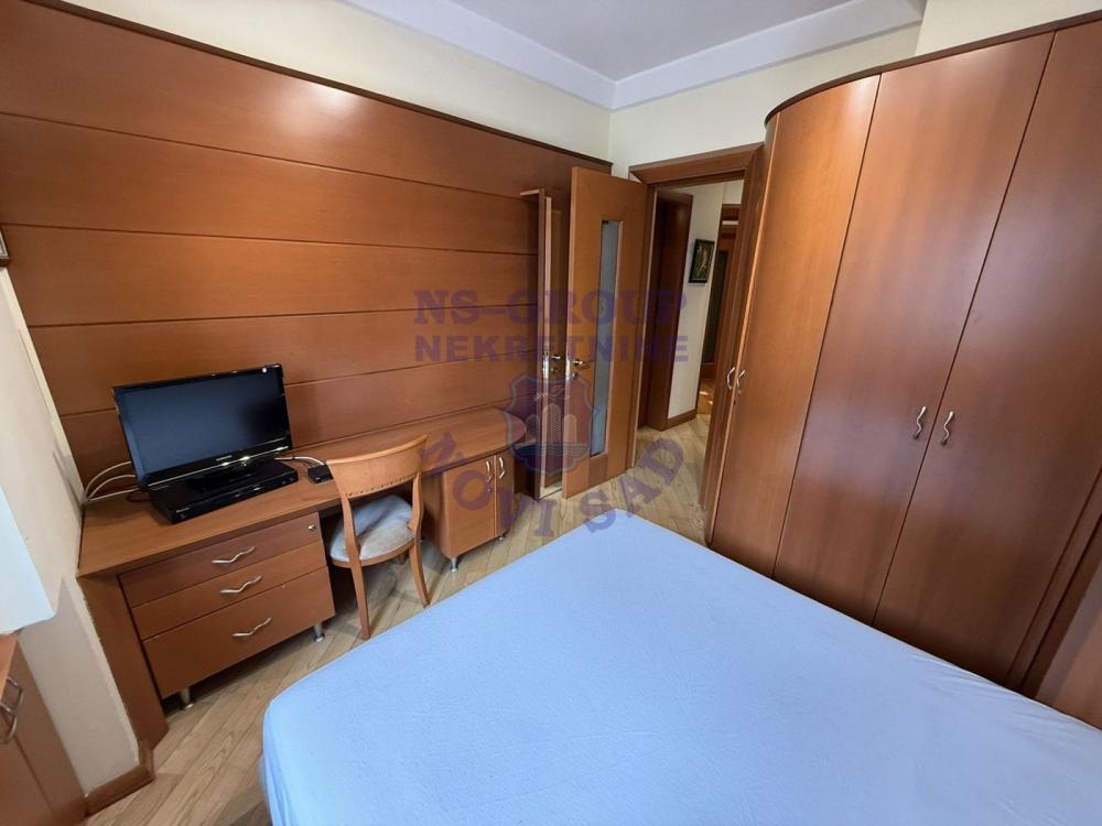 Slika 8 - Četvorosoban, 122m2, Spens Novi Sad Novi Sad, sa terasom, ima lift