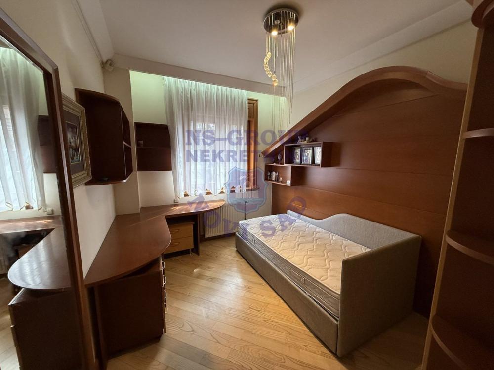 Slika 5 - Četvorosoban, 122m2, Spens Novi Sad Novi Sad, sa terasom, ima lift