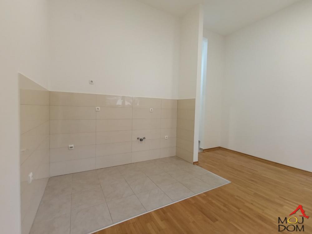 Slika 5 - Stan,NOVI SAD,CENTAR,kv: 23, € 82400, ID: 1031378