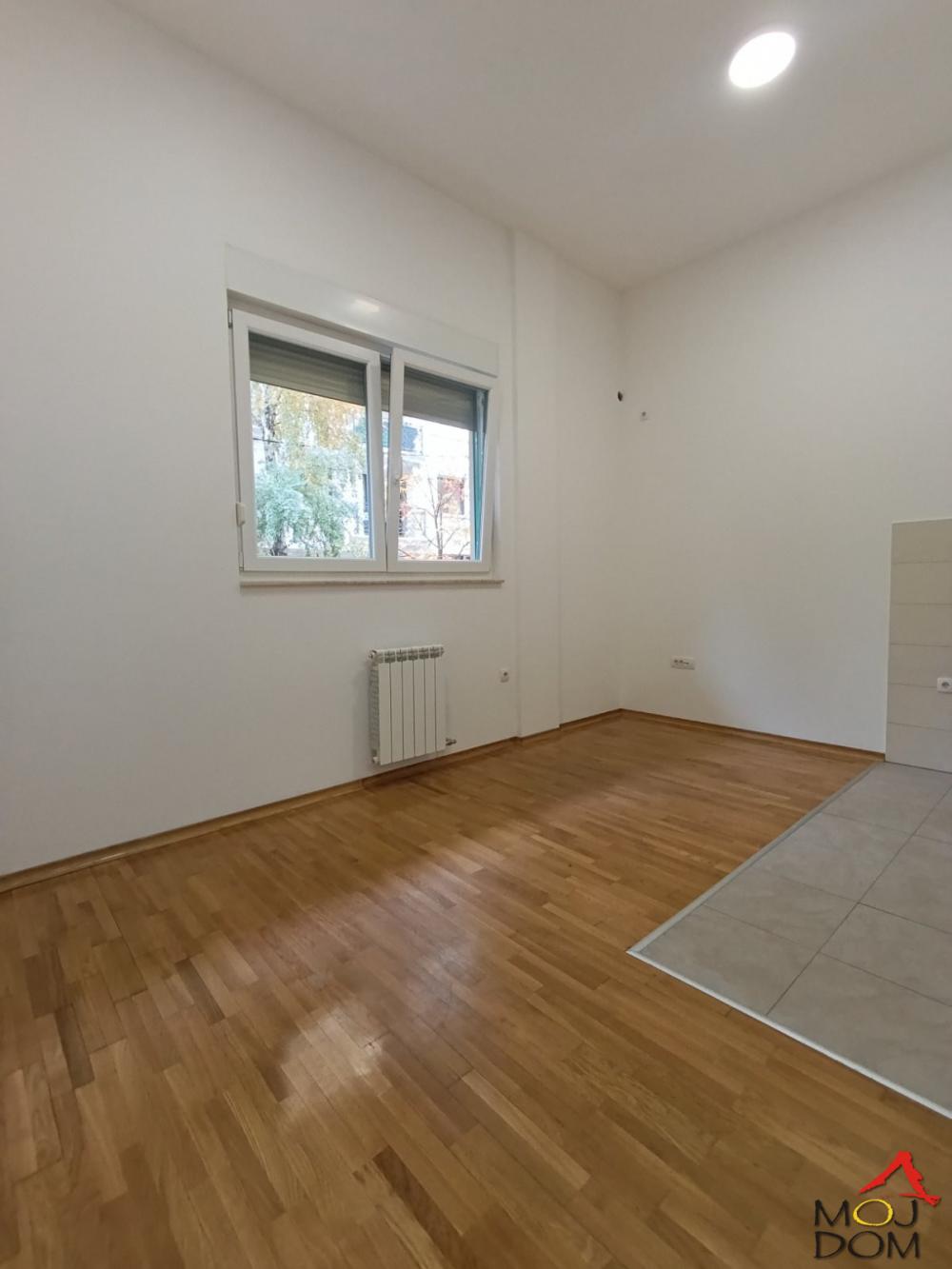 Slika 1 - Stan,NOVI SAD,CENTAR,kv: 23, € 82400, ID: 1031378