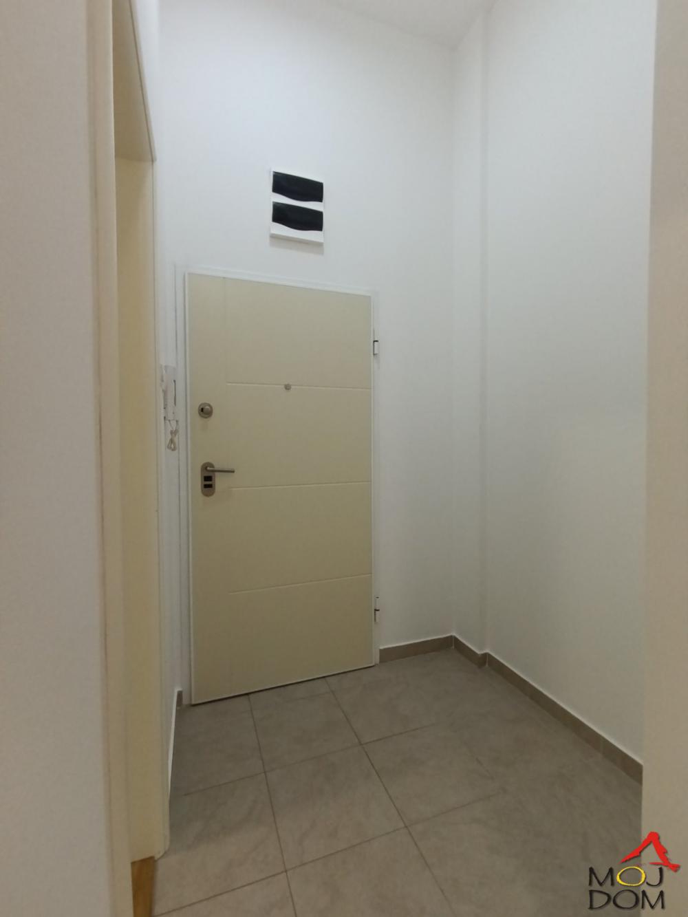 Slika 7 - Stan,NOVI SAD,CENTAR,kv: 23, € 82400, ID: 1031378