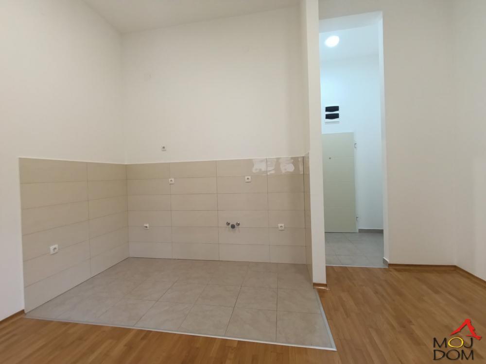 Slika 4 - Stan,NOVI SAD,CENTAR,kv: 23, € 82400, ID: 1031378