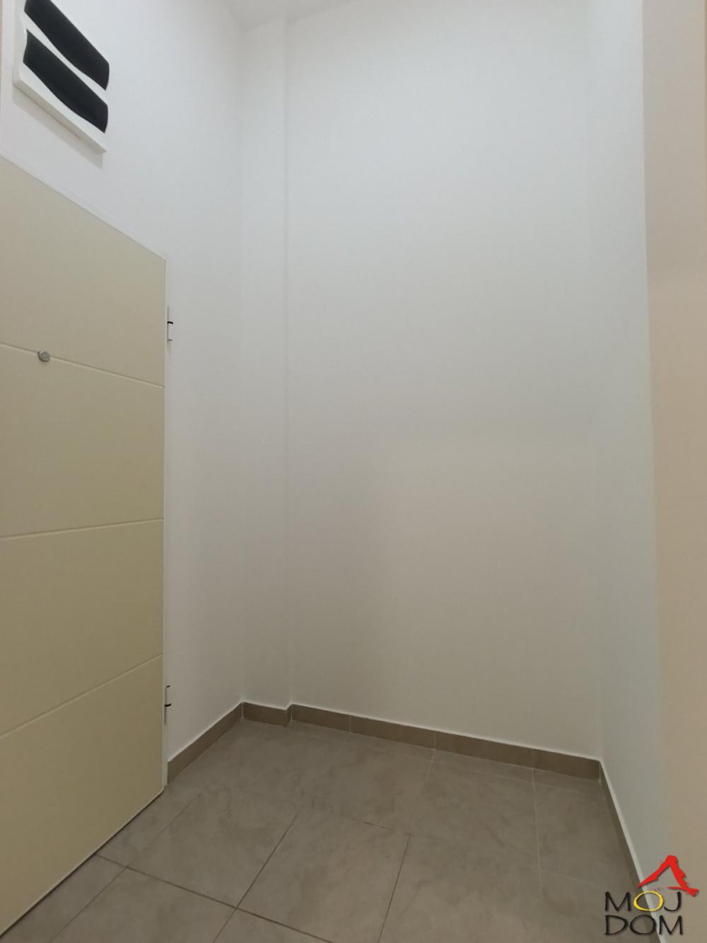 Slika 8 - Stan,NOVI SAD,CENTAR,kv: 23, € 82400, ID: 1031378