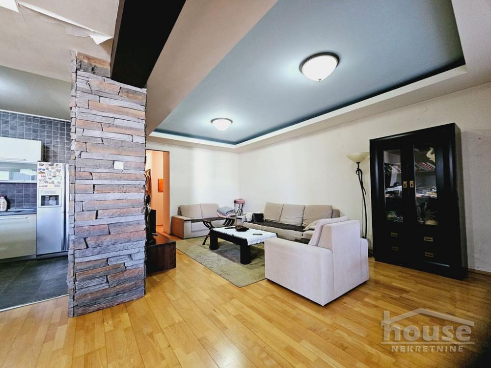 Slika 8 - Stan,NOVI SAD,BULEVAR,kv: 134.00, € 299000, ID: 1060856