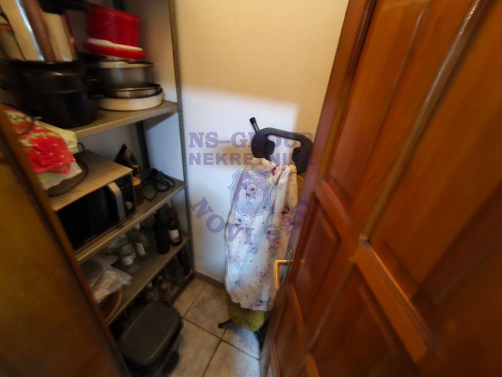 Slika 3 - Četvorosoban, 92m2, Nova Detelinara Novi Sad, sa terasom, ima lift