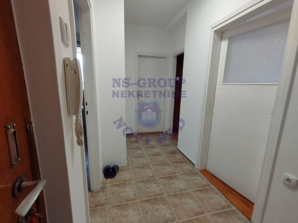 Slika 2 - Odlican dvosoban stan na Bulevaru 