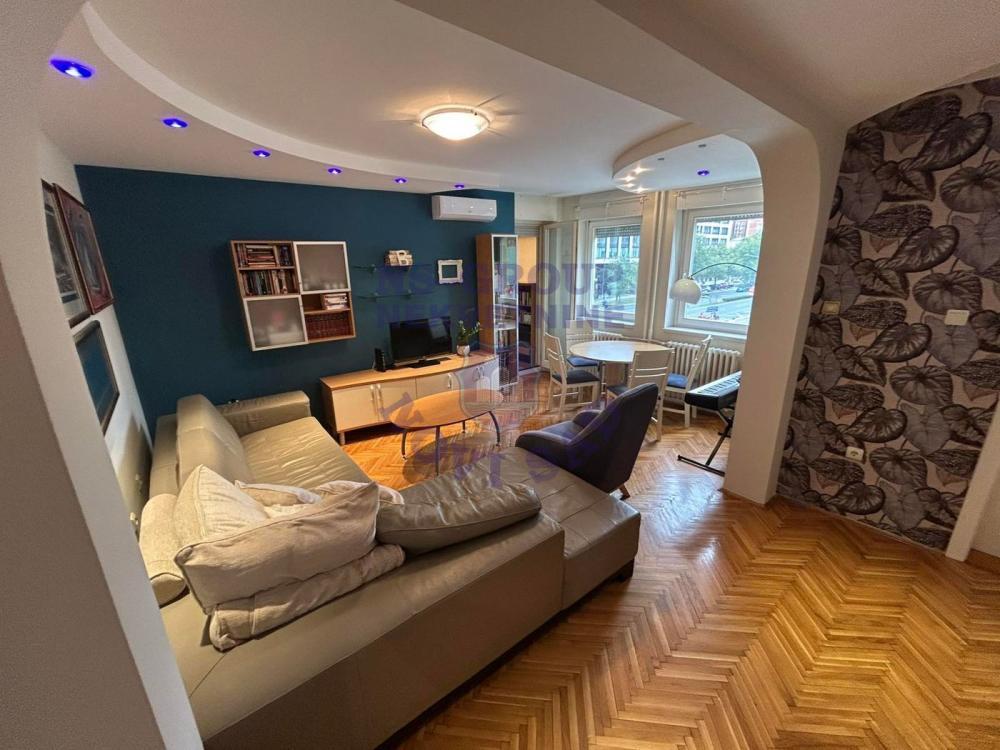 Glavna slika -Prodaja stana, 73m2, Bulevar oslobođenja Novi Sad, sa terasom, ima lift