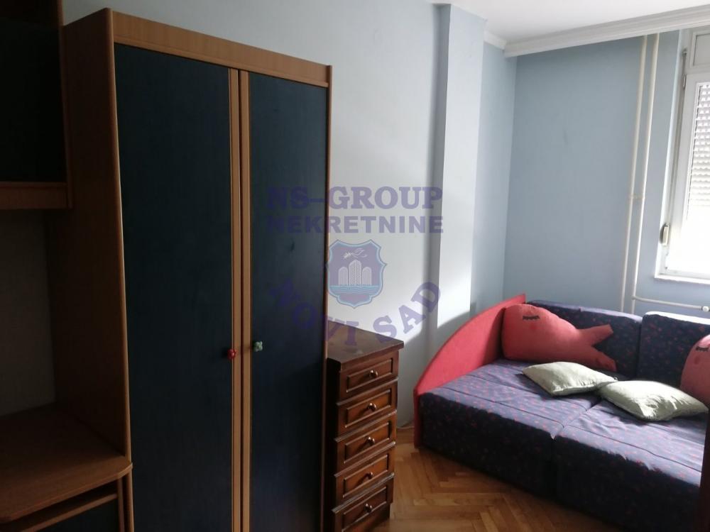 Slika 4 - Funkcionalan, kompletno namešten jednoiposoban stan!