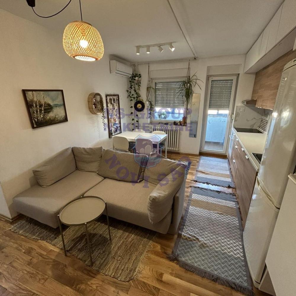 Glavna slika -Prodaja stana, 57m2, Bulevar oslobođenja Novi Sad, sa terasom, ima lift