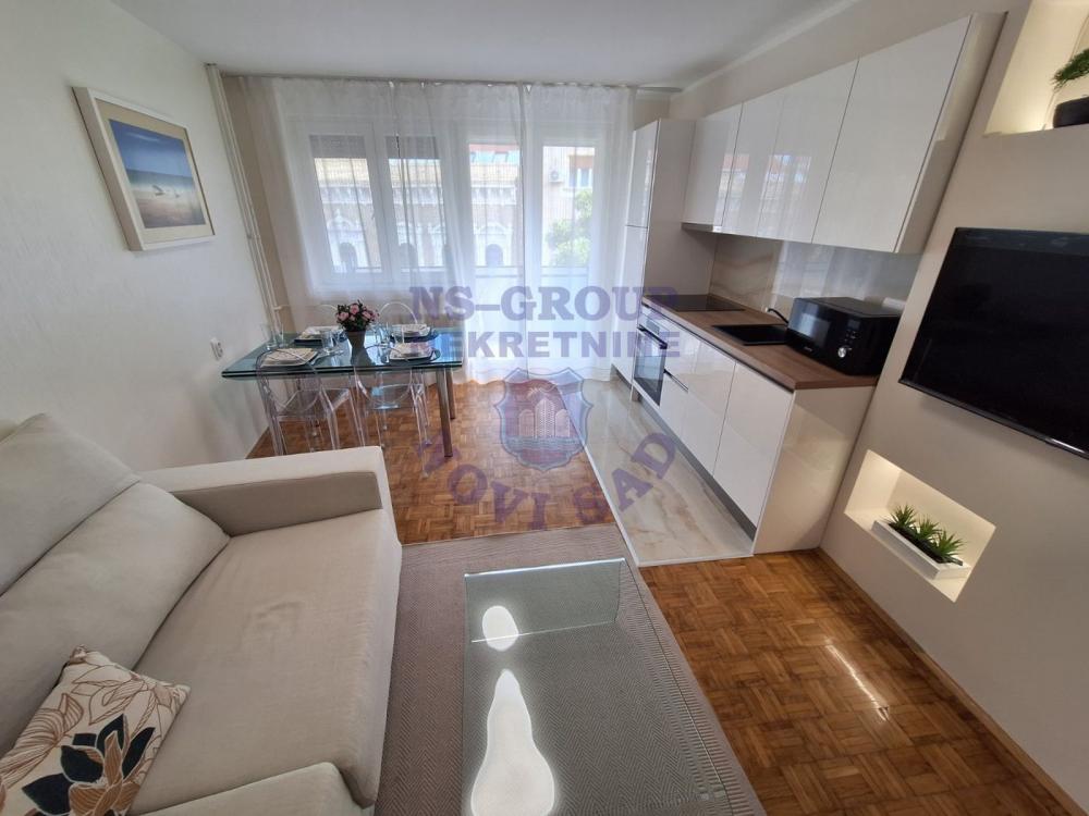 Slika 2 - Prodaja stana, 54m2, Novi Sad centar Novi Sad, sa terasom