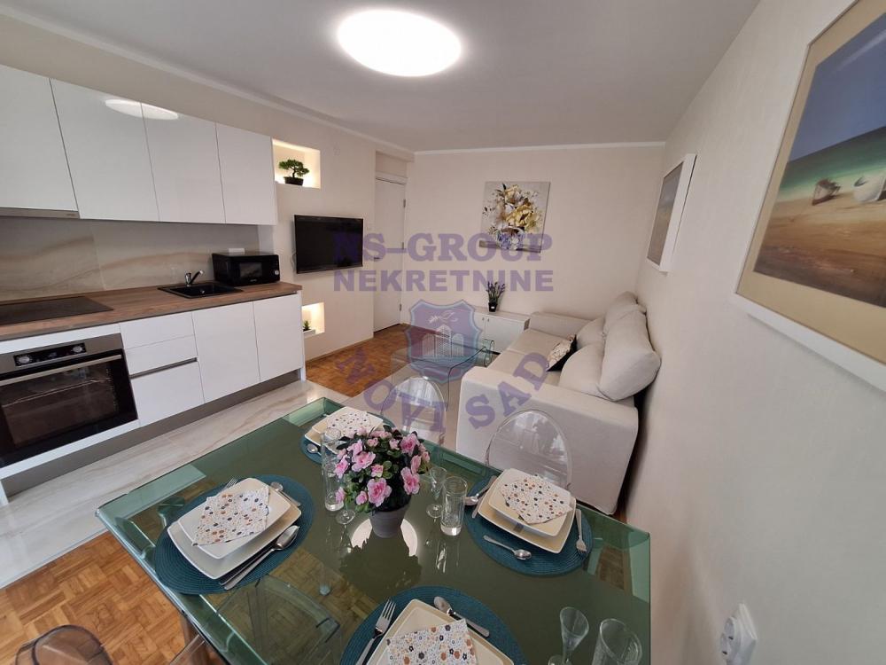 Slika 3 - Prodaja stana, 54m2, Novi Sad centar Novi Sad, sa terasom