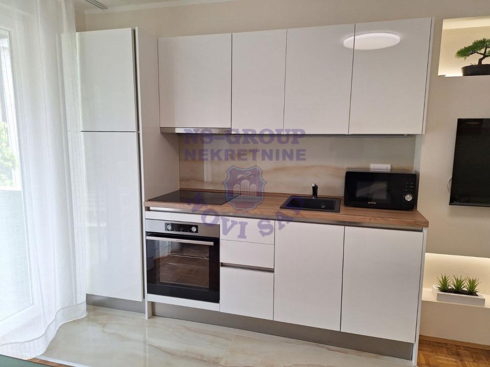 Slika 5 - Prodaja stana, 54m2, Novi Sad centar Novi Sad, sa terasom