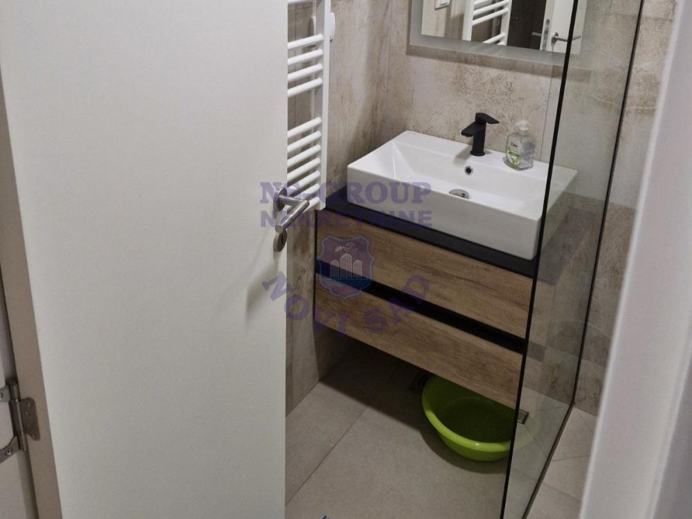 Slika 10 - Dvosoban, 48m2, Petrovaradin Novi Sad, sa terasom, ima lift