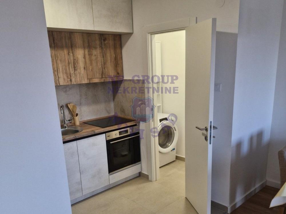 Slika 7 - Dvosoban, 48m2, Petrovaradin Novi Sad, sa terasom, ima lift