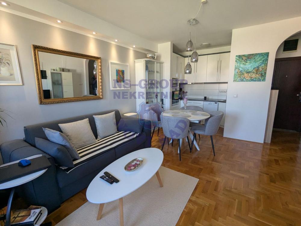 Slika 1 - Prodaja stana, 47m2, Podbara Novi Sad, sa terasom, ima lift