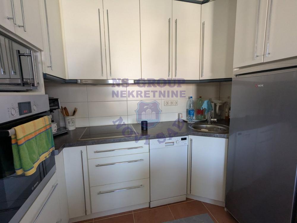 Slika 2 - Prodaja stana, 47m2, Podbara Novi Sad, sa terasom, ima lift